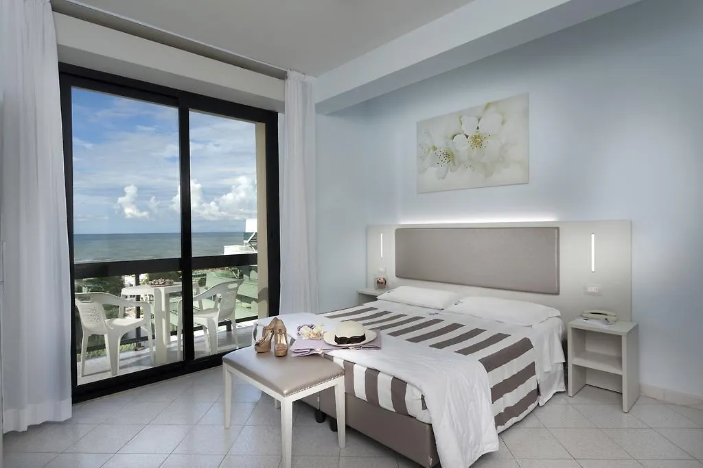 Hotel Carlton Ριτσόνε